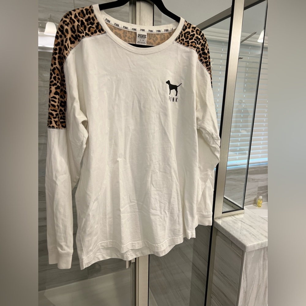 VS PINK leopard long sleeve lounge tee